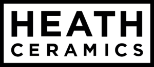 Schwarzes Heath Ceramics Logo mit zweizeiligem Namen in einem rechteckigen Rahmen